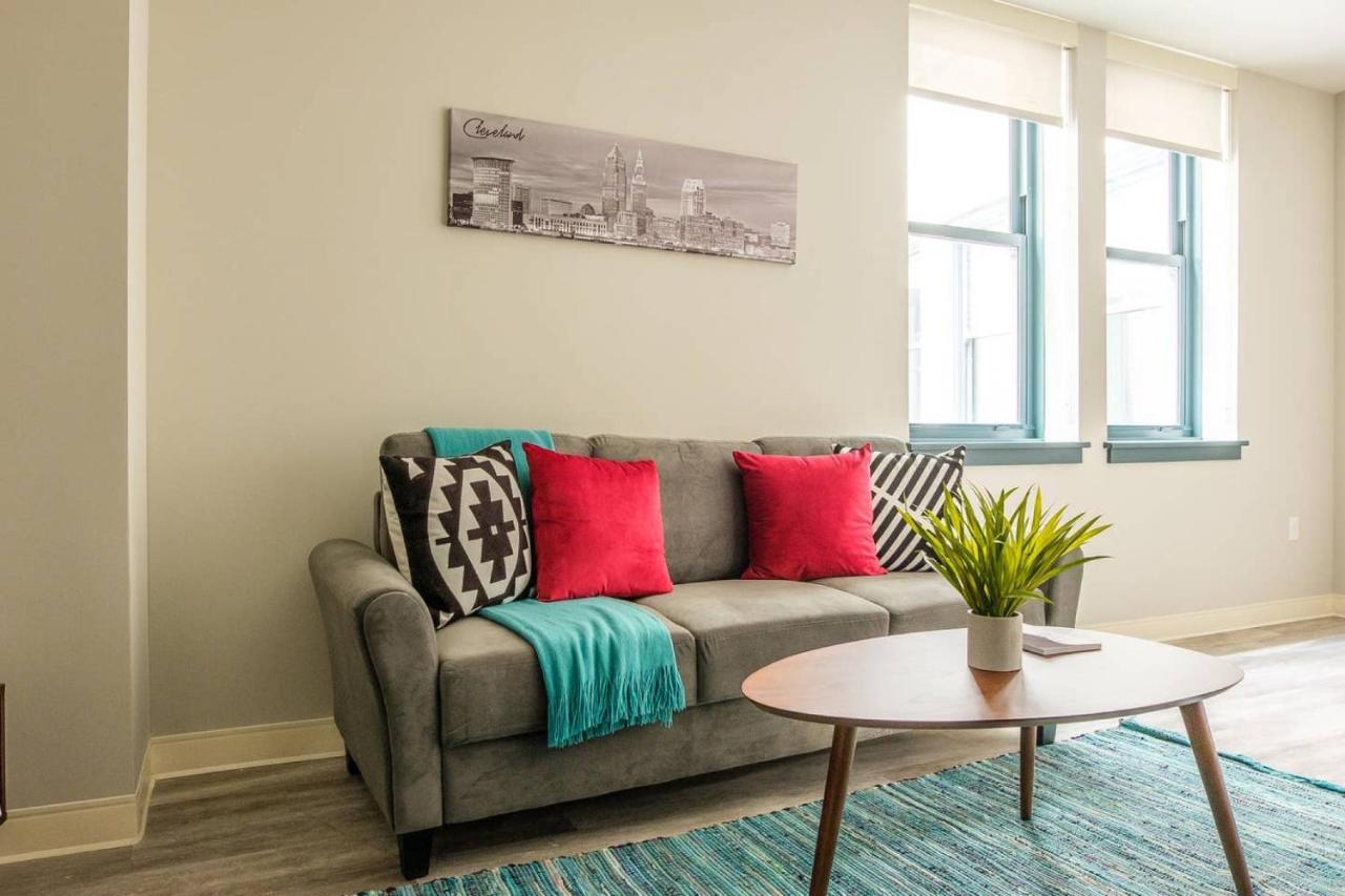 Frontdesk Athlon Apts Downtown Cleveland Apartment Exterior photo